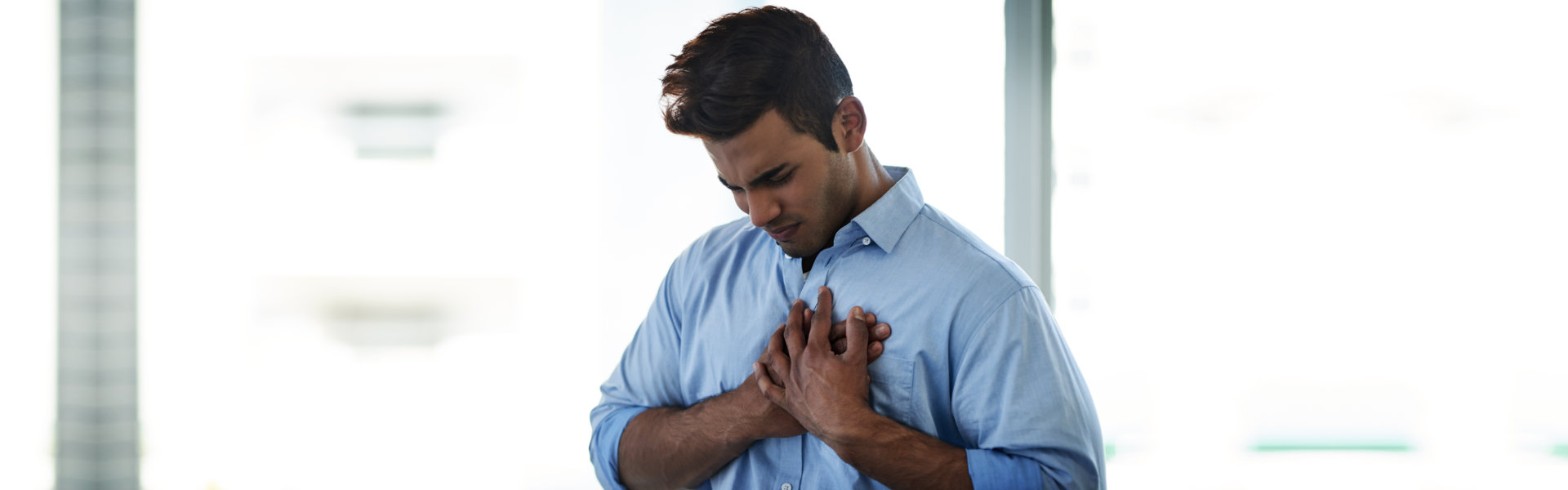 man experiencing chest pain